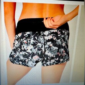 Lululemon Run Times Short II 4” size 4